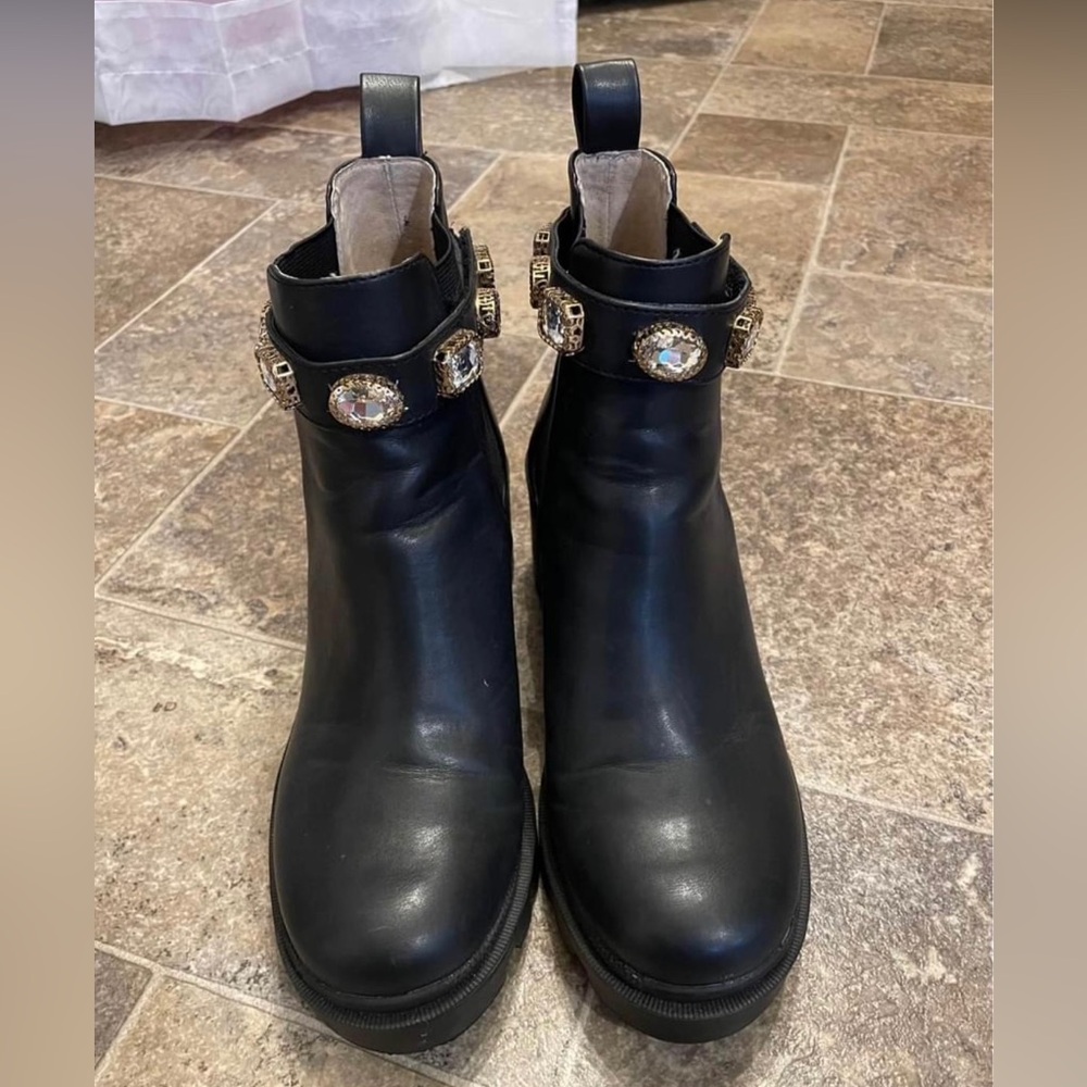 Steve Madden amulet boots